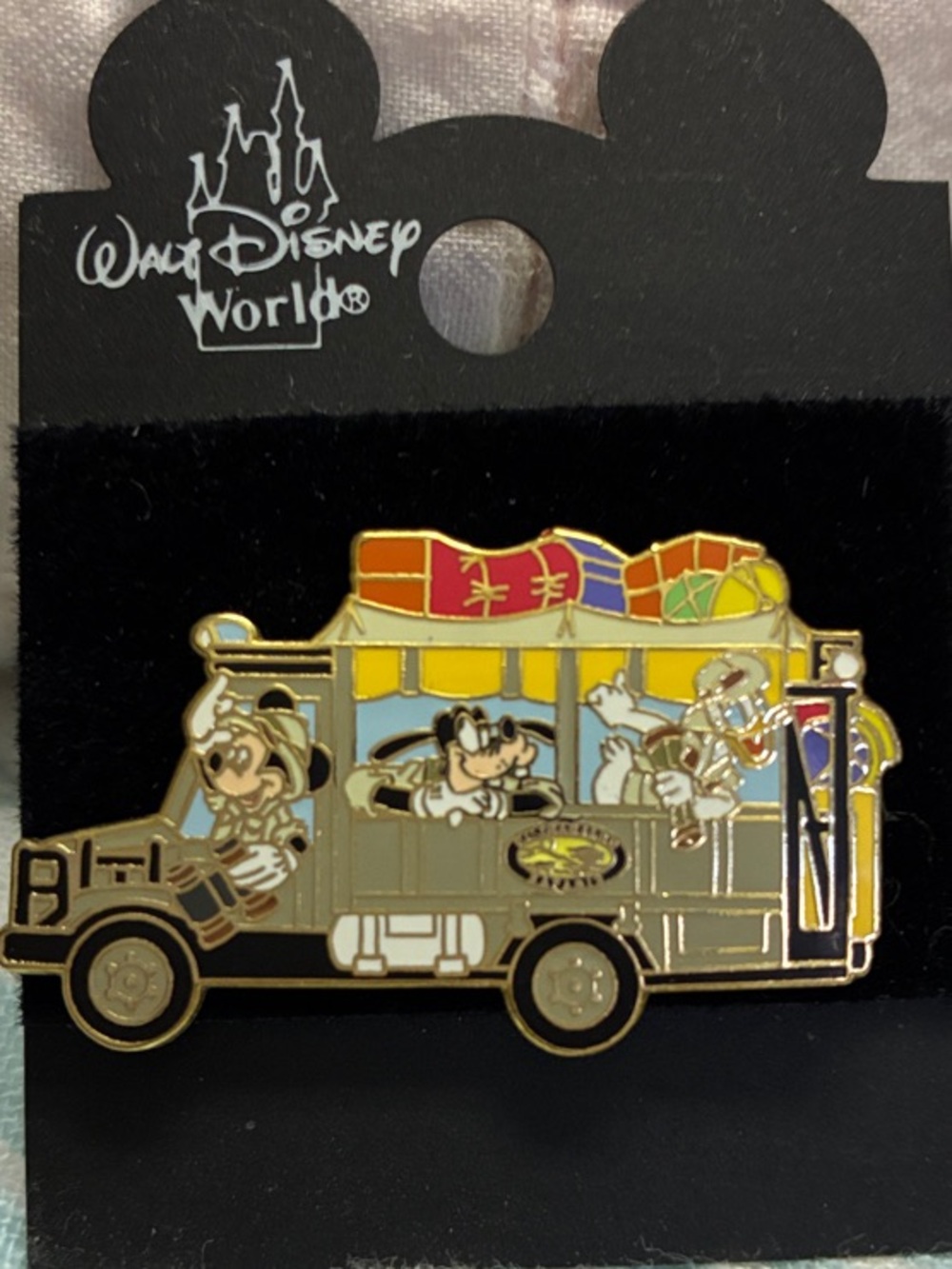 Walt Disney World Animal Kingdom collectable Mickey Tour Bus Pin